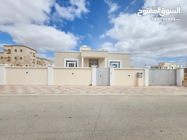 340 m2 4 Bedrooms Townhouse for Sale in Dhofar Salala