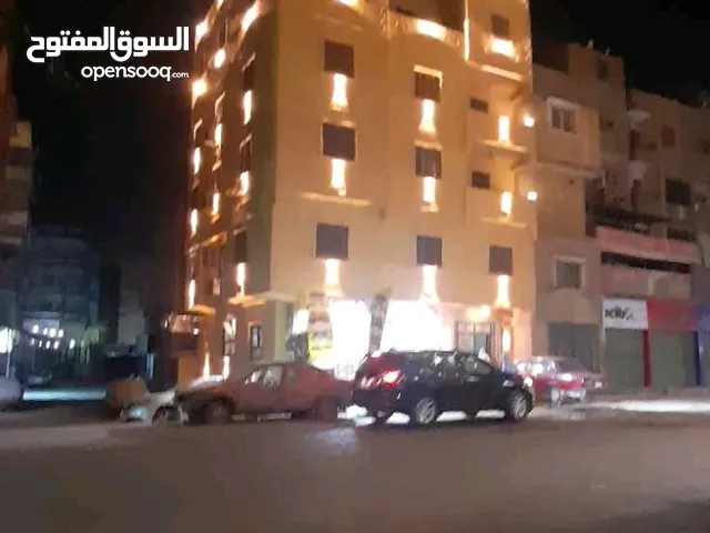 مبنى كامل 5 أدوار للإيجار بإطلاله على الاهرامات يصلح فندق أو شركات