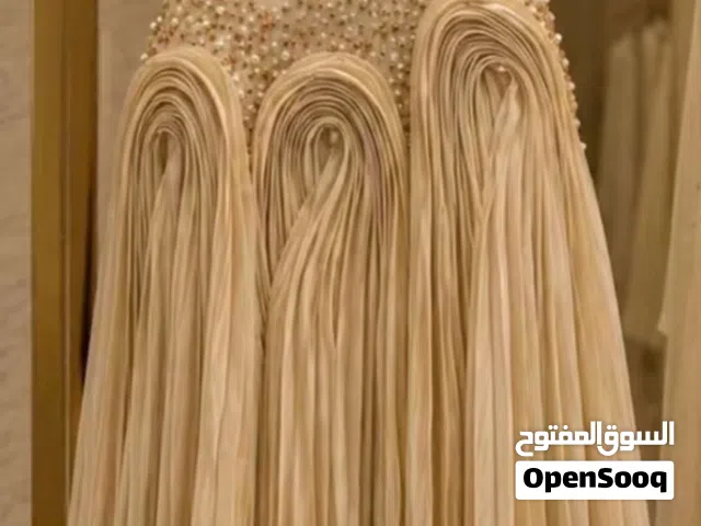 فستان لونه زيتي فصلت يشبه هذا