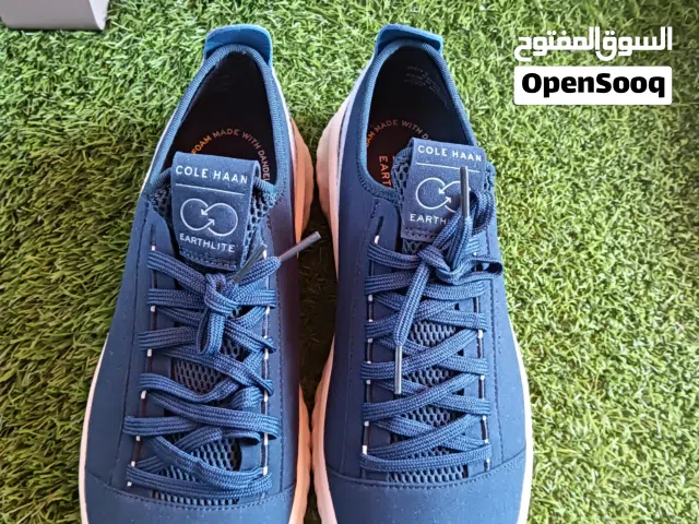 أحذية رياضية و سبور جديدة للبيع بسعر مغري