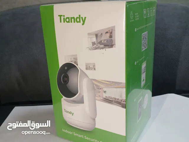 كاميرا مراقبةمنزلية من شركة tiandy العالمية بتصميم عصري وتدعم تطبيق على الواي فاي لتسهيل الاستخدام.
