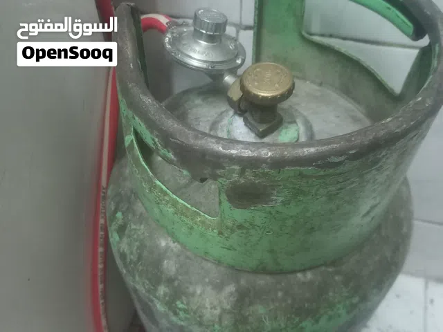 غاز نظيف كلشي في شغال +جرة غاز ساعة وبربيش ومروحة شغالة جديدة +خزانةة للبيع بداعي السفر الي ببخس لا
