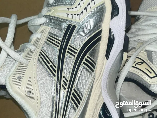 شوز اسيكس جديد