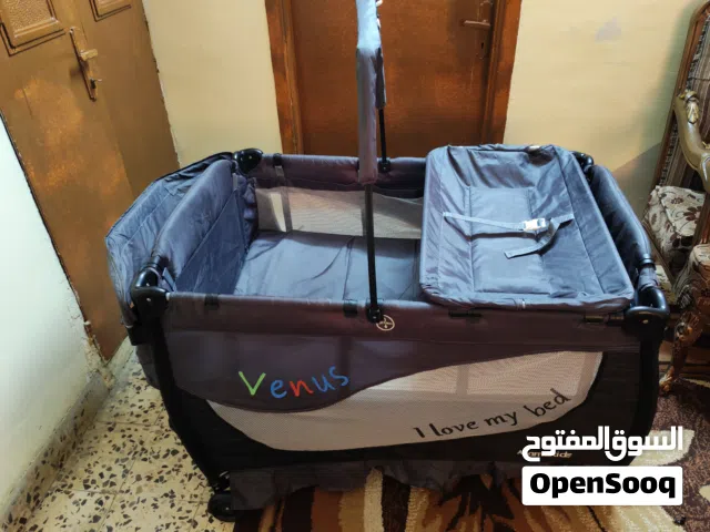 تخت أطفال للبيع بحالة ممتازة