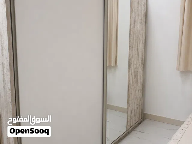 غرفة نوم كاملة نضيفة استعمال خفيف