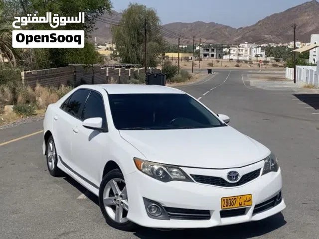2012 تويوتا كامري SE