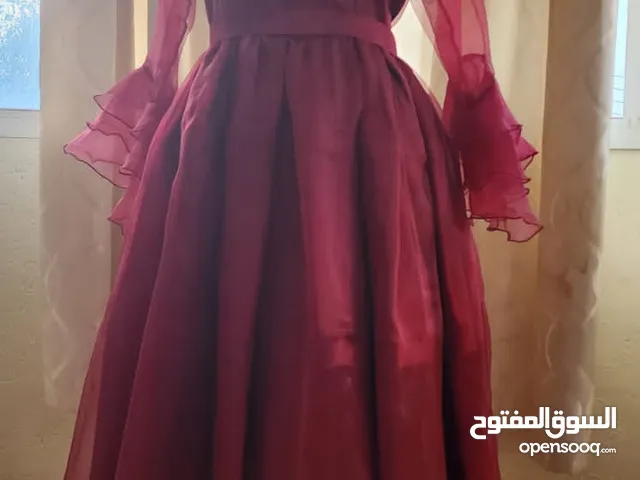 فستان سهرة عنابي حرير