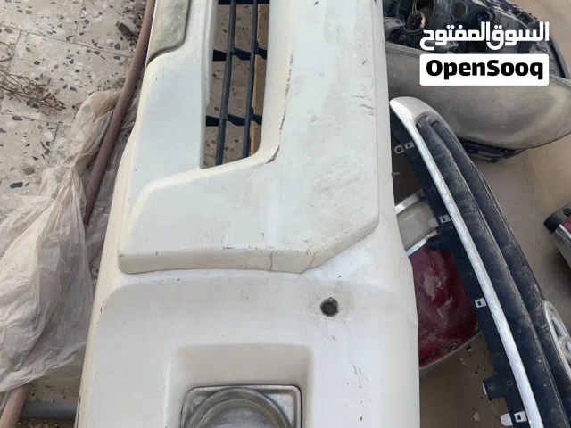 للبيع قطع غيار لسيارة تويوتا لاندكروزر، القطع المعروضة هي