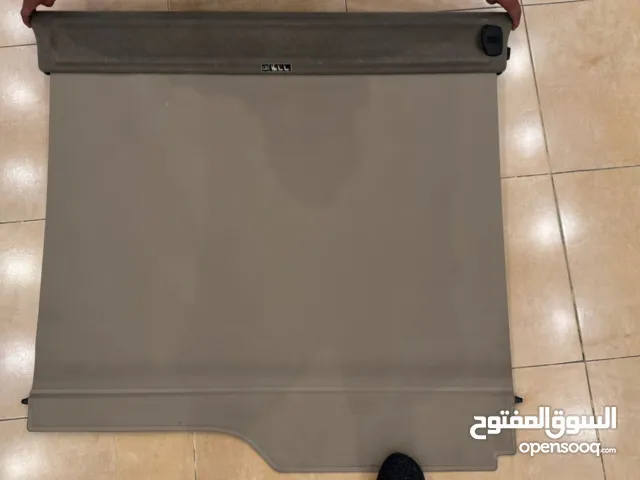 تسكيرة مع صطابات خلفيه لاند روفر LR4