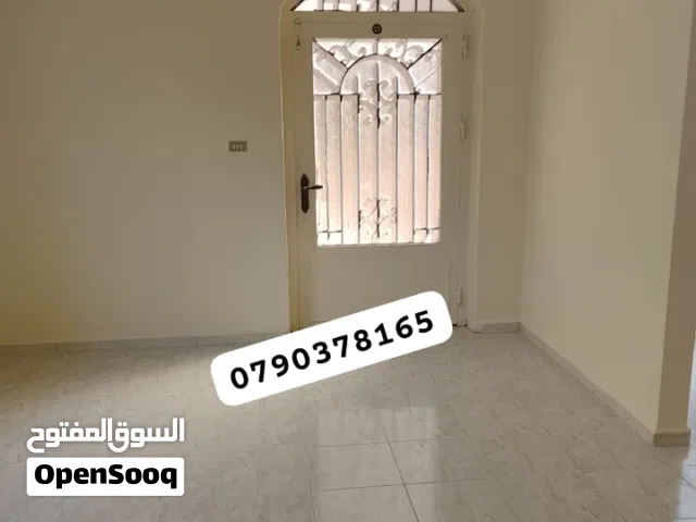 شقه ارضيه للايجار لعرسان  أو عيله صغيره  الرياضيه