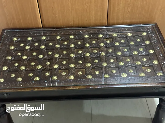 طاوله صناعه يدويه مزخرفه بالنحاس الهندى السعر 450درهم عجمان كورنيش