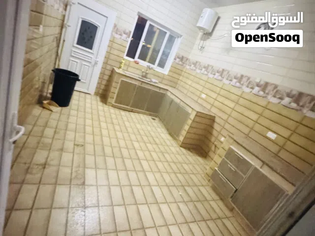 استديو مطبخ كبير بالمعبيله الثامنه قريب من الخدمات شامل انترنت وكهرباء ومياه وصيانه مدخل مستقل