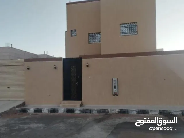 352 m2 4 Bedrooms Villa for Rent in Hail Qufar