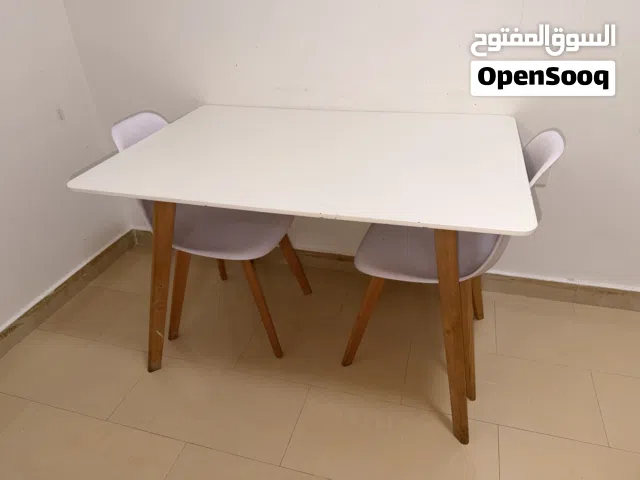 طاولة طعام باللون الأبيض  مع كرسيين White Dining Table with 2 Chairs
