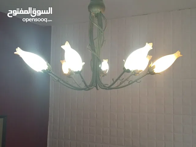 ثريا 8لمبات جميلة الشكل وقوية في الاضاءة