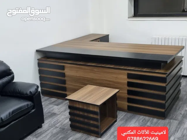 مكتب مدير 180سم مع جانبية وادراج وطاولة هديه مع كل مكتب لامينيت للأثاث المكتبي