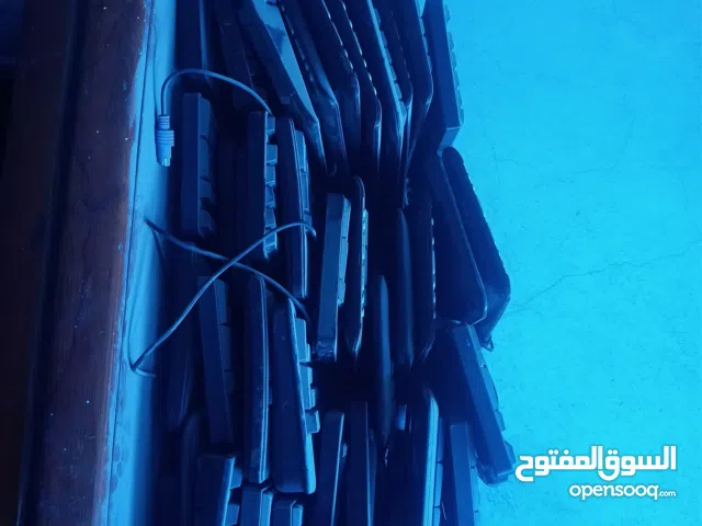لوحة مفاتيح الكمبيوتر مستعمله نظيفه