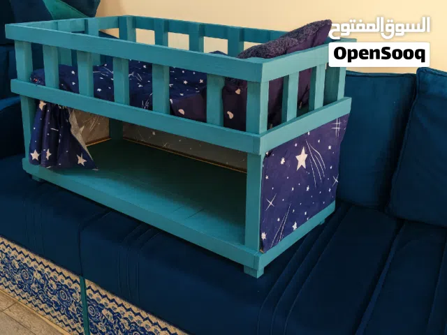 سرير اطفال مع شلف للتخزين بالاسفل طول متر لعمر حتى عمر 5سنوات  بسعر عرطه