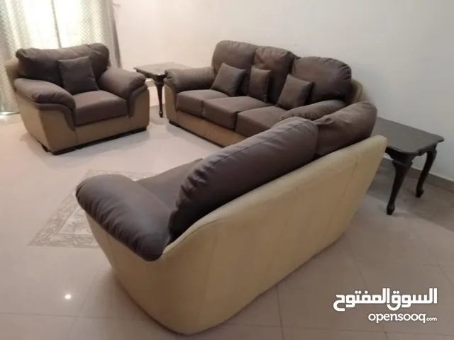 بيعة سريعة طقم كنب جلد 6 مقاعد بحالة ممتازة urgent sale Leather sofa 6 seater in excellent condition