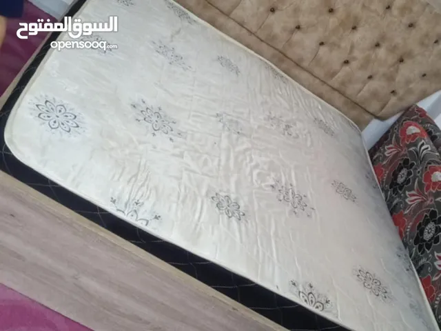 تخت مع الفرشه زمبركيه