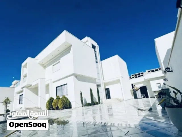 550 m2 More than 6 bedrooms Villa for Rent in Tripoli Al-Serraj