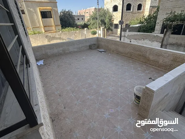 شقة غرفتين نوم للإيجار منطقة القسطل ارضي مع كراج