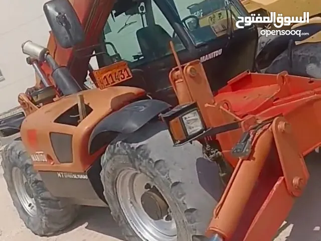Manitou telehandler in good condition .. Red color.. everything is worki