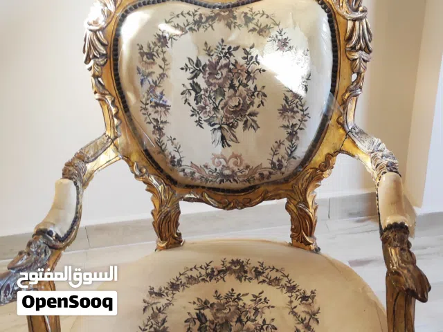 متفرقات للبدل عدد 2 كرسي وواحد كمودنيو
