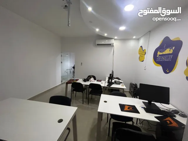يوجد مساحة في مكتب للايجار  تصلح لجميع الاستعمالات