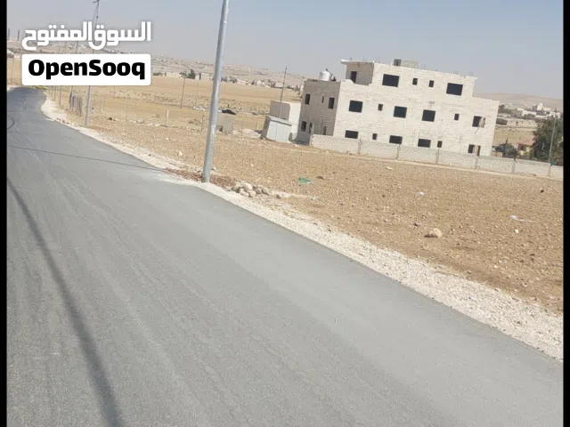 قطعة ارض سكنيه في منطقه ارميدان قريبه من دوار البيضاء للبيع