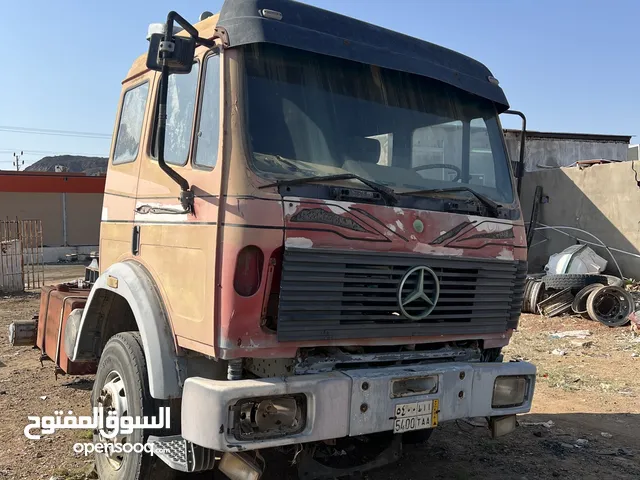 Tractor Unit Mercedes Benz 1990 in Jeddah