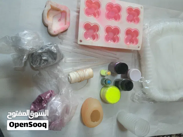 أدوات شمع مستعمل مع قوالب والوان