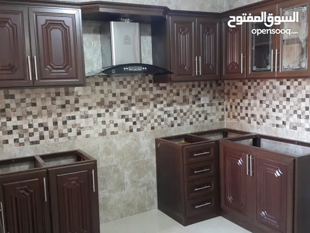 شقه سكنيه طابق اول للايجار ماركا الجنوبيه مساحة 135م