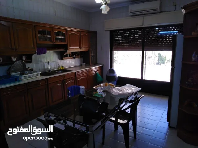 450 m2 4 Bedrooms Villa for Sale in Amman Um El Summaq
