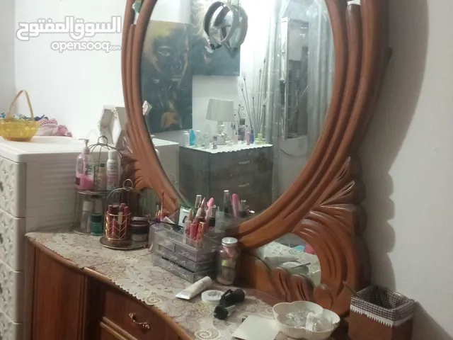 غرفه نوم للبيع صاج توصا ضخمة 5 ابواب نضيفه جديدة تحتوي على 6 قطع