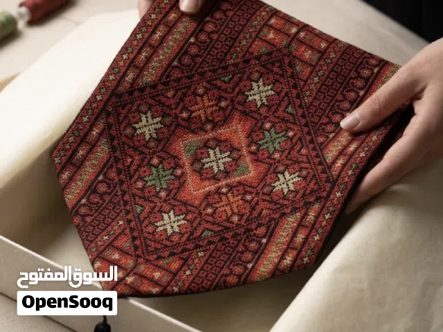 مفرش طاولة تراثي فاخر  120 × 30 سم  تصميم شرقي أنيق مع شرابات زخرفية - توصيل مجاني