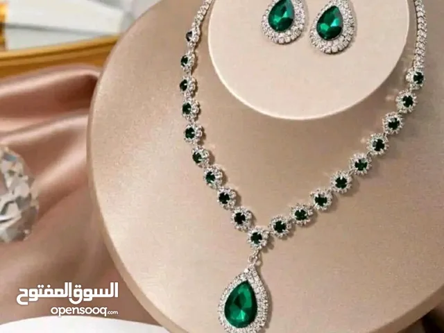 "طقم مجوهرات فاخر – لمسة ملكية بأناقة لا تُقاوم "