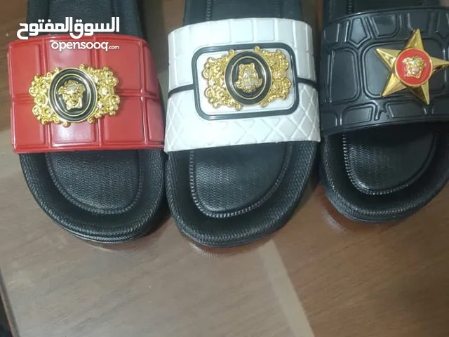 شباشب خروج وبيت للشباب والبنات بسعر الجمله
