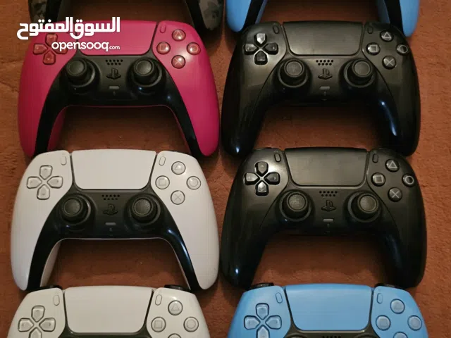 يدين PS5 استعمال