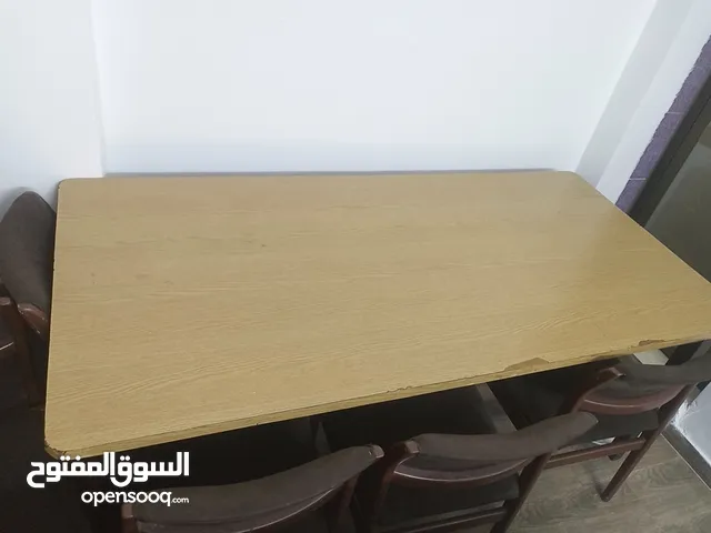 طاولة سفره بيجي خشب زان لا كسور ولا خراب سعر 50 دينار مقاسها طول مترين وعرض متر