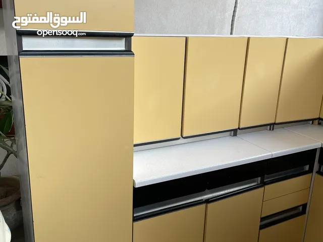 مطبخ مصنوع من لخشب درجه اولي مستعمل كما موضح  ف صوره السعر 3500 بلغاز وشفاط وسقطار معاين مخفي