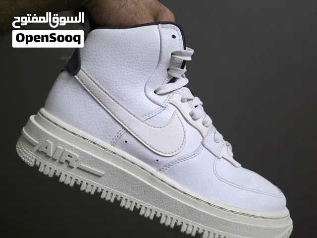 حذاء Nike Air Force 1 الاصلي مستعمل استعمال خفيف مميز لون ابيض للبيع