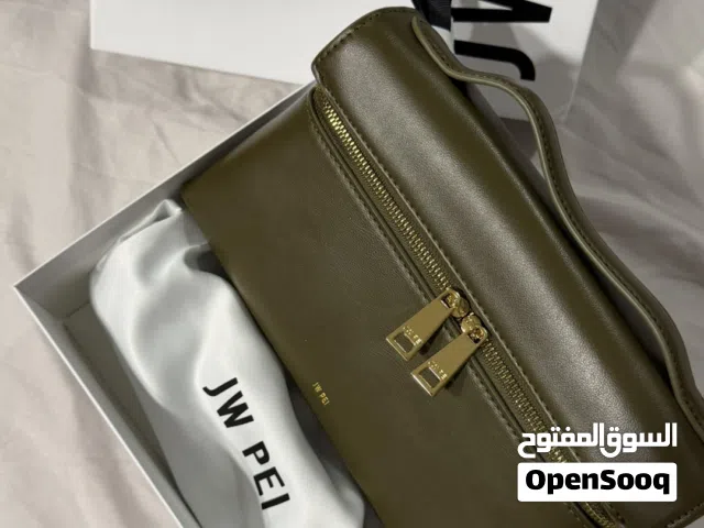 للبيع شنطتين اصليه والثانيه ماستر