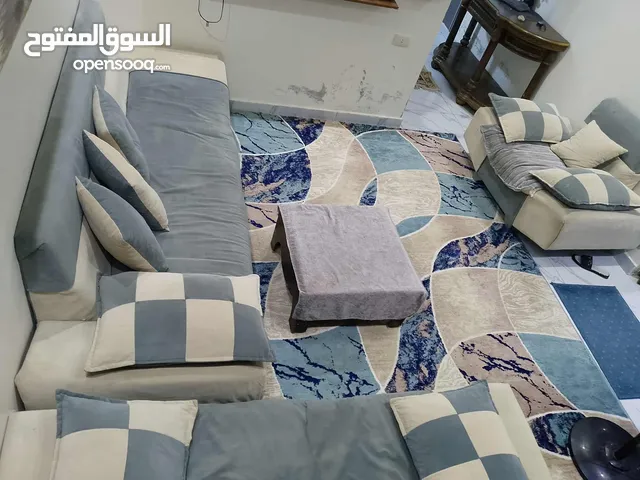 طقم كنب مع طاوله فقط 150