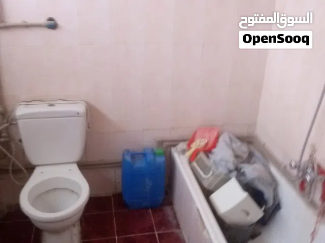 شقة في الدهماني ورت للبيع من المالك  تحتاج صيانة الموقع ممتاز بعيدة علي الزحمة والضوضاء