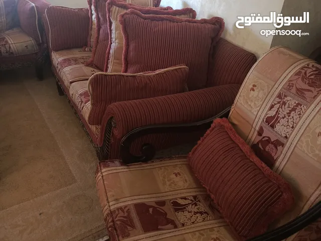 طقم كنب 9مقاعد بحالة جيدة جدا