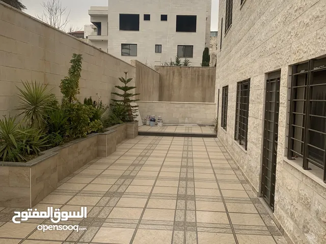 الصويفيه شقه ارضيه 3 درجات عن الشارع مع حديقه وكراج 130م بناء 5 سنوات