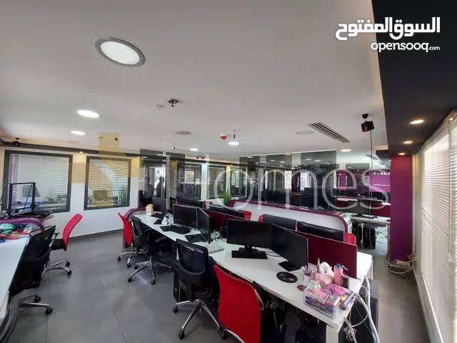 مكتب مؤجر بدخل جيد و مجمع مخدوم في ضاحية الامير راشد , بمساحة 200م.