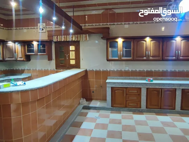 300 m2 More than 6 bedrooms Townhouse for Rent in Tripoli Al-Kremiah