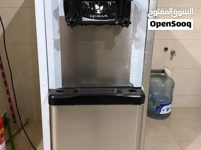 مكينة ايس كريم بحالة جيدة
